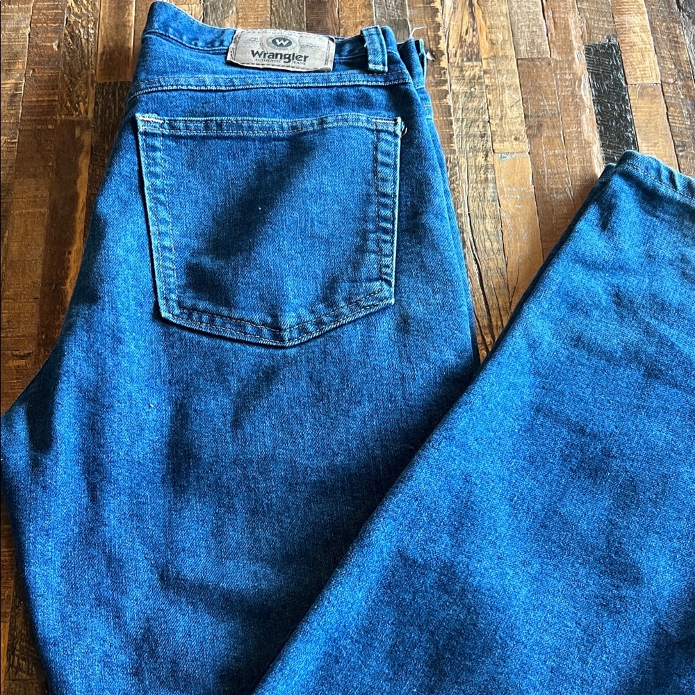Wrangler Men's Deep Blue Relaxed Jeans
